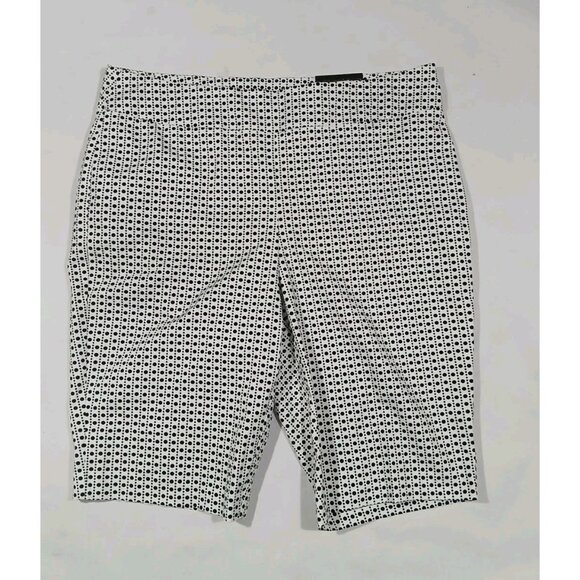 New Chico's So Slimming Brigitte Pull-On Bermuda Shorts Size 3 XL 16 White Dots - Picture 1 of 9